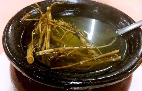 熬草根湯，舂交冬糍