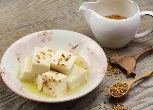 北京夏令特色小吃甜點杏仁豆腐的做法 口感細(xì)膩潤滑，甘甜醇厚