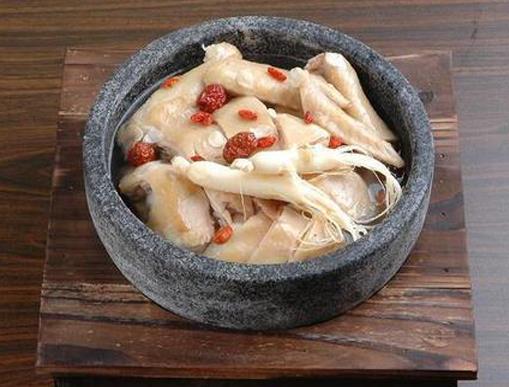 長春市十大美食排名 朝鮮冷面面條韌湯爽口，打糕軟糯有嚼勁