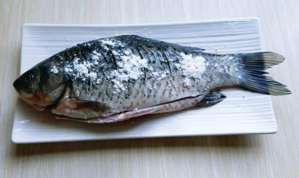 香菇豆腐鯽魚湯的做法 一道清香的鯽魚湯，補虛通乳，營養又補鈣
