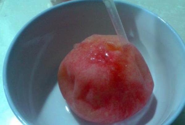用吸管吸食更美味的4種水果 椰子常見 水蜜桃也能用吸管吸著吃？
