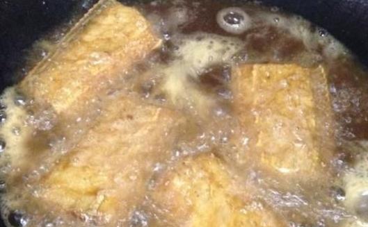 炸帶魚太腥了？大廚總結油炸帶魚訣竅，金黃酥脆，沒腥味