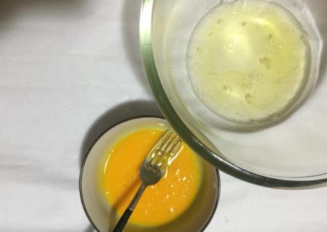 打發雞蛋清一直是泡沫要緊嗎 如何才能將蛋清蛋液打發的好