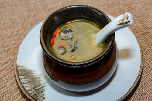 孕婦喝的雞湯放什么材料好吃補(bǔ)身體？孕婦喝雞湯添加食材推薦