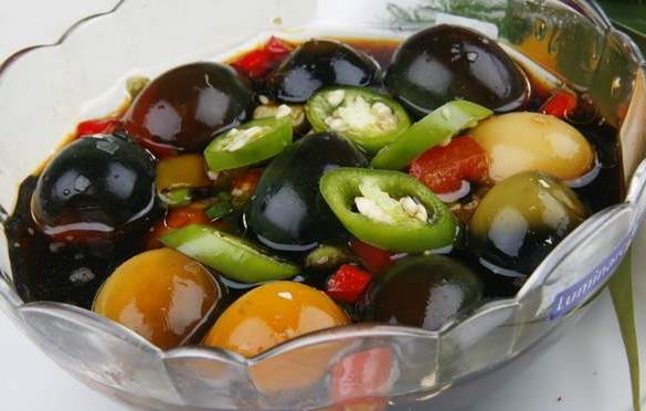 女人不想老太快，4類食物要少吃，3種美容抗衰老的食物可多吃